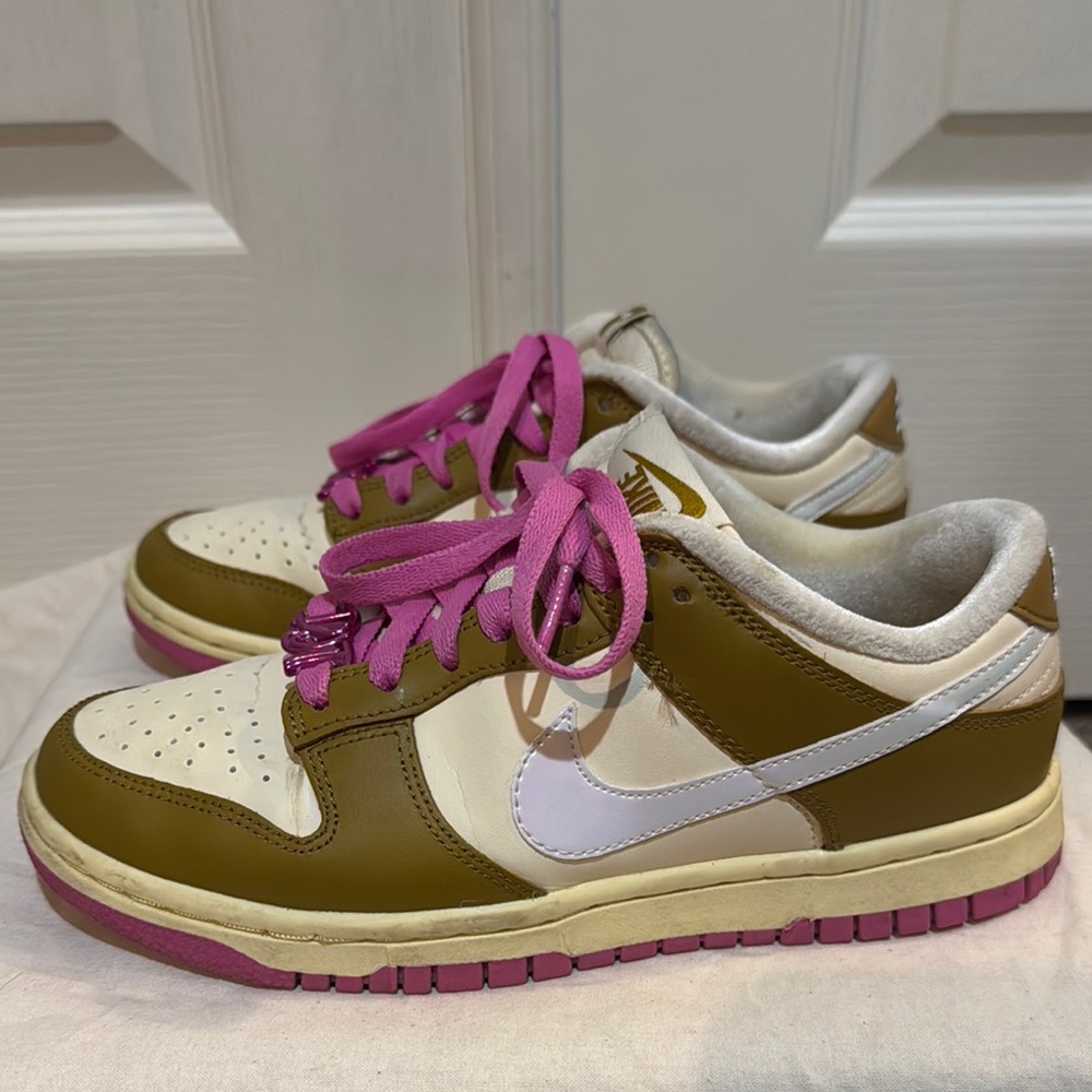 Nike Women’s Beige/Tan/Pink Low Dunks Sneakers Size 6.5